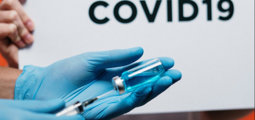 У МОЗ повідомили, що першу вакцину від коронавірусу в Україні введуть медику