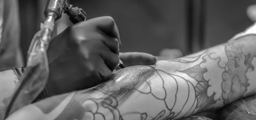 Канадські орендарі забрали у сім’ї шкіру їхнього родича-татуювальника через борги
