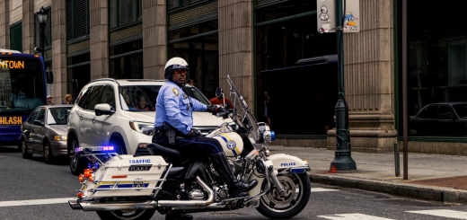 В одному з міст США поліцейським заборонять зупиняти водіїв за незначні порушення ПДР